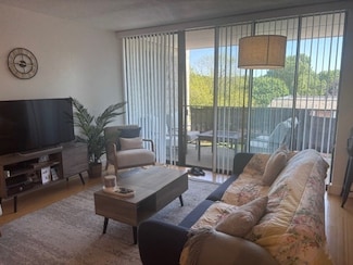 30 Skyline Dr Unit 10, Braintree, MA 02184
