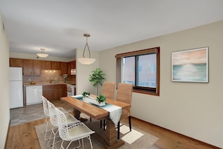 26 10th St W Unit 502, Saint Paul, MN 55102