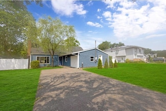 86 Sycamore Ln, Central Islip, NY 11722
