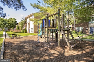 1699 Yale Place Unit 3BR-410, Rockville, MD 20850
