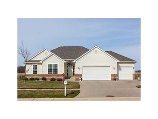 435 White Pine St, Robins, IA 52328