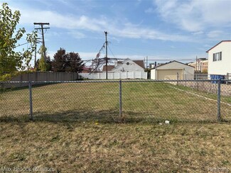 32089 Ruehle Ave, Warren, MI 48093