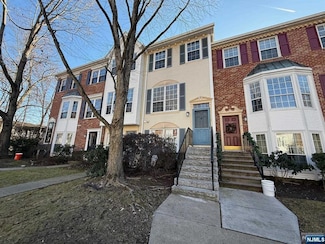 259 Larch Ln, Mahwah, NJ 07430