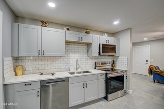 6323 N 65th Dr, Glendale, AZ 85301