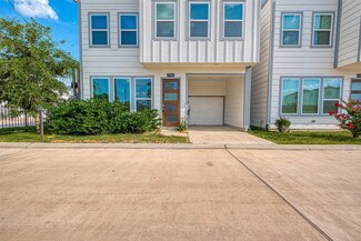 7703 Rainbow Close Ln, Houston, TX 77055