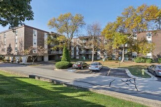 1331 S Finley Rd Unit 215, Lombard, IL 60148