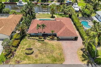 8318 SE Coconut St, Hobe Sound, FL 33455