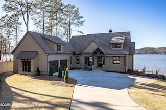 2082 River Oaks Dr, Jacksons Gap, AL 36861