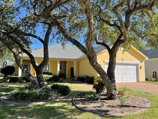 24 Camellia Cir, Rockport, TX 78382