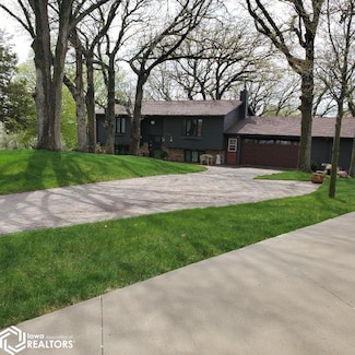 31 Schutter Cir, Algona, IA 50511