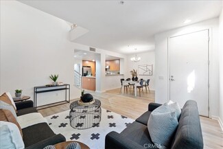 228 E Jeanette Ln, Santa Ana, CA 92705