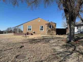809 Atkin St, Jetmore, KS 67854
