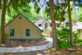 2167 Oak Hill Dr, Canadensis, PA 18325