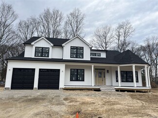7 Marchant Dr, Saint James, NY 11780