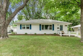 4112 Rose Hedge Dr, Des Moines, IA 50310