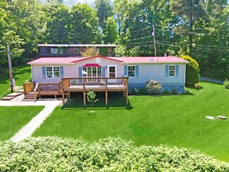 5 Cost Ln, Morgantown, WV 26508