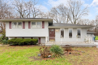 431 E 34th Ct, Griffith, IN 46319