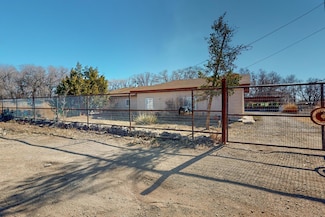 2016 Louise Ave SW, Albuquerque, NM 87105