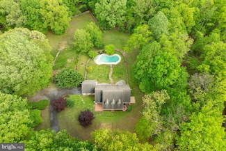 35 Maple Ln, Coatesville, PA 19320