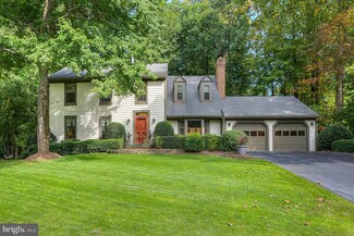 4894 Oakcrest Dr, Fairfax, VA 22030