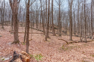 32 Joshua Hobby Ln, Pound Ridge, NY 10576