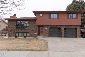 1482 Eastwood St, Bismarck, ND 58504