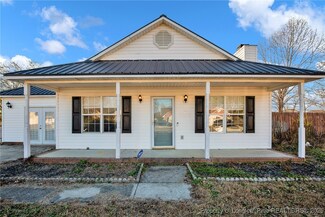 395 Northwoods Dr, Raeford, NC 28376