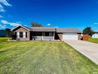 1414 E Willow Dr, Marion, IL 62959