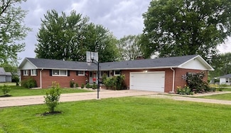 802 Cedar St, Marshall, IL 62441