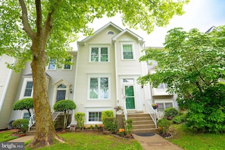 6904 Compton Ln, Centreville, VA 20121