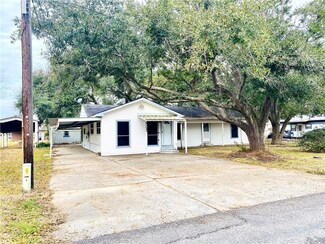 805 Broussard St, Iowa, LA 70647