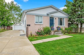 25531 Hoffmeyer St, Roseville, MI 48066