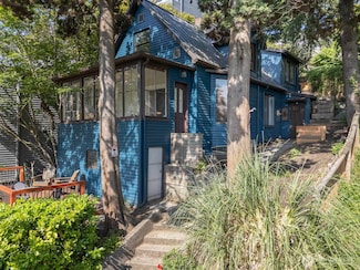 2560 Gilman Dr W, Seattle, WA 98119