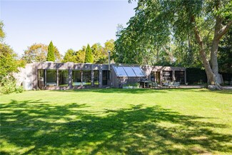 310 3rd Beach Rd, Middletown, RI 02842