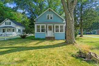 84 Pashley Rd, Schenectady, NY 12302