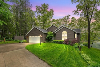 5400 Laura Dr, Shelbyville, MI 49344