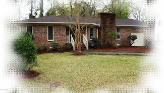 2209 Foxhorn Rd, Trent Woods, NC 28562