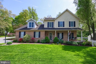 700 Stonecrest Dr, New Holland, PA 17557
