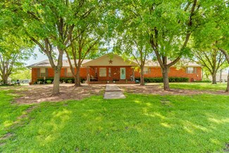 409 S 8th St, Comanche, OK 73529