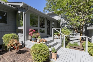 5 Shore Dr, Setauket, NY 11733