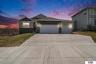 4517 Lawnwood Dr, Bellevue, NE 68133