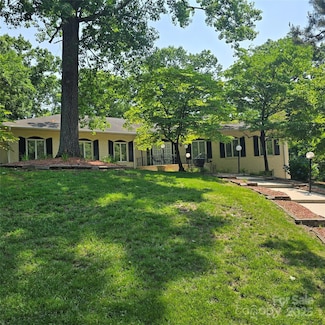 695 Knollcrest Dr NE, Concord, NC 28025