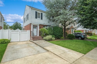 72 Spruce St, West Hempstead, NY 11552