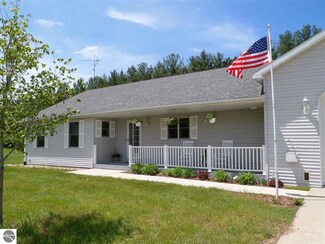 1050 Queensway Dr, Weidman, MI 48893