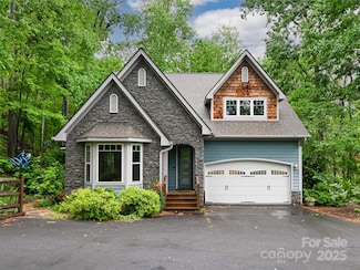 17 Bohemian Ln, Asheville, NC 28805