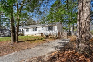 10 Whittier Dr, Seabrook, NH 03874