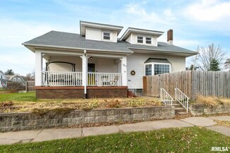 2220 Claussen St, Davenport, IA 52802