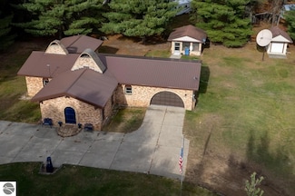 10279 N Finley Lake Ave, Harrison, MI 48625