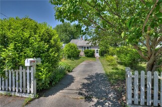 34 Central Ave, Warren, RI 02885