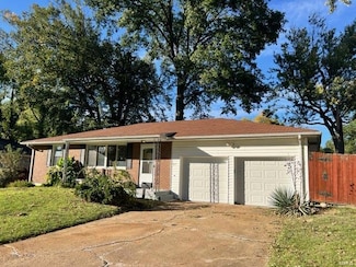 927 Olympia Dr, Saint Louis, MO 63135